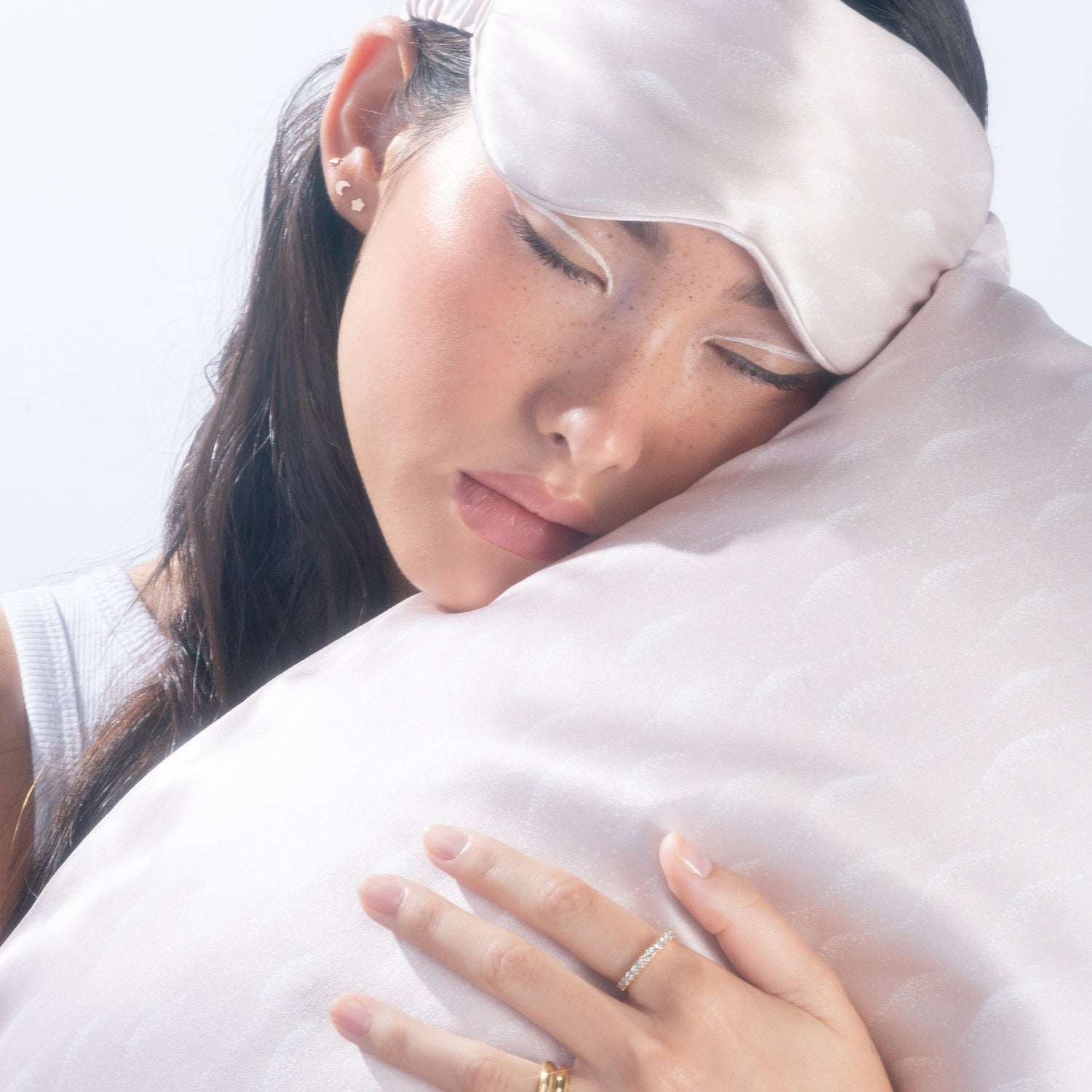 Woman holding a lilac silk pillowcase